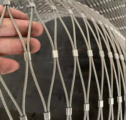 Malla de cuerda de acero inoxidable plateado personalizada, reciclable y sin mantenimiento para protección arquitectónica