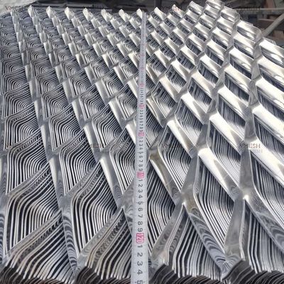 Malla de material de acero galvanizado expandido con orificio de diamante para puertas de cerca