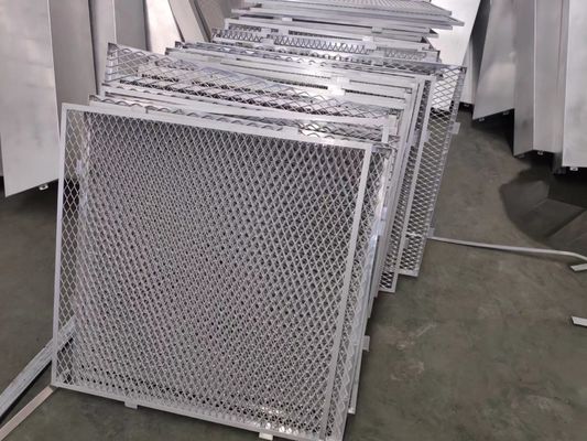 Rejilla metálica expandida con recubrimiento de polvo blanco para fachadas de paredes
