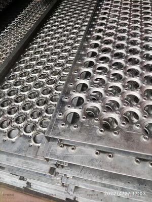 Rejilla de seguridad antideslizante con agujero redondo de aluminio de 3,5 mm para pisadas de escaleras