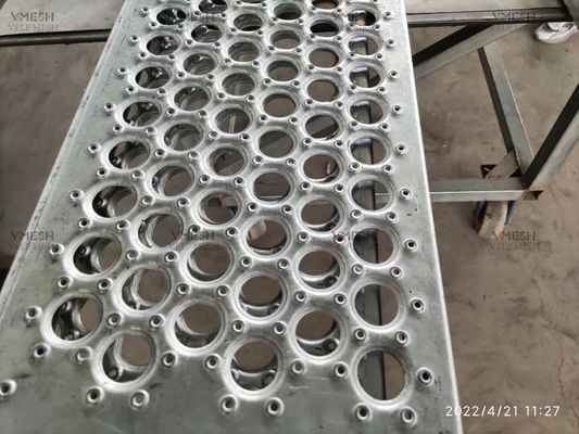 Grilla de agarre de diamante de acero galvanizado para pasarelas de seguridad industrial
