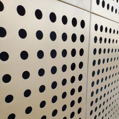 Hojas de metal perforado galvanizado con agujeros redondos para decoración