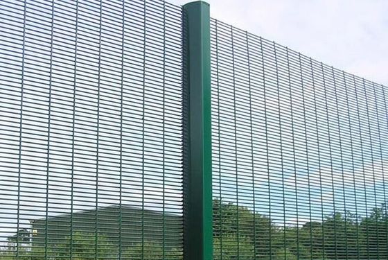 4.0mm Cerco de malla de alambre soldado galvanizado en caliente verde