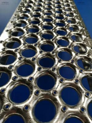 Pistas de escalera antideslizante de aluminio de 3 mm para plataformas de trabajo