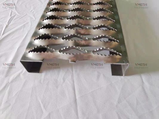 Pistas de escalera antideslizante de aluminio de 3 mm para plataformas de trabajo