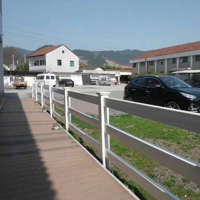 Valla de vinilo exterior de 1,5*2,5m de color blanco Venta de ferrocarril de plástico de PVC