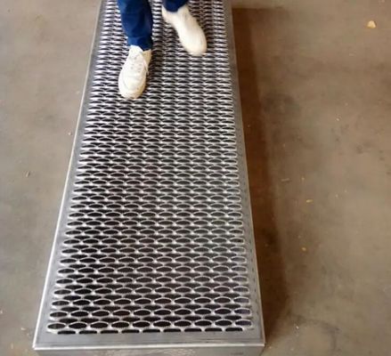 Pantallas de pasarela metálicas de rejilla perforada de seguridad de apoyo antiderrapante