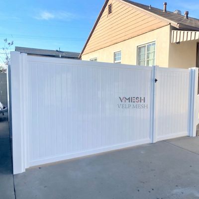 Vallas de jardín de vinilo de color blanco antienvejecimiento con panel sólido