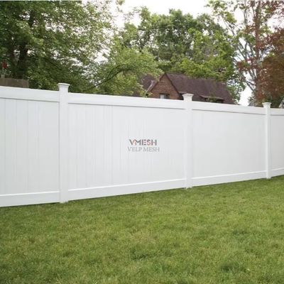 Vallas de jardín de vinilo de color blanco antienvejecimiento con panel sólido