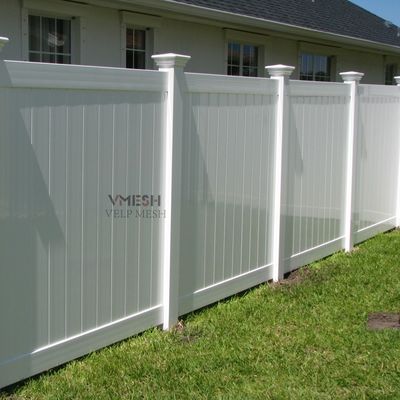 Recinto de privacidad de PVC blanco 6x8ft resistente a los rayos UV bajo mantenimiento