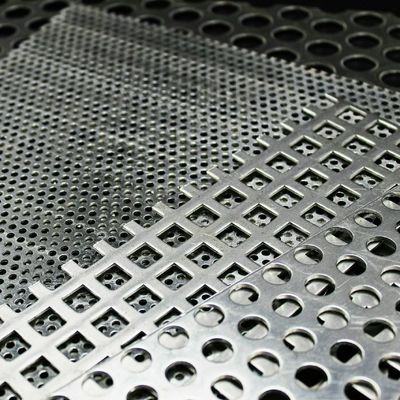 Revestimiento metálico de malla de aluminio perforado hexagonal decorativo