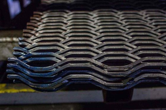 Envasado en caliente galvanizado agujero hexagonal Expandido malla metálica para la malla de pasarela