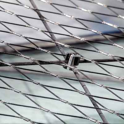 Cuerdas de alambre de metal anudado para redes de seguridad de diseño arquitectónico