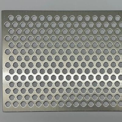 Revestimiento en polvo fachadas exteriores arquitectónicas decoración malla metálica de aluminio perforada