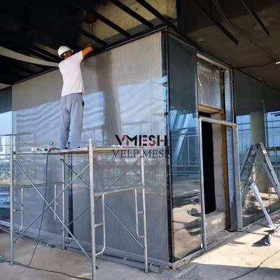Malla arquitectónica de acero inoxidable tejida y ondulada para vestíbulos de hoteles de lujo