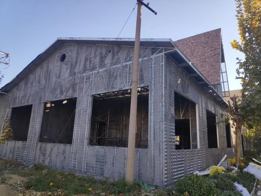 Malla metálica expandida galvanizada en forma de V para construcción de edificios de estuco con tamaño de 2500*600mm y distancia entre nervios de 100mm