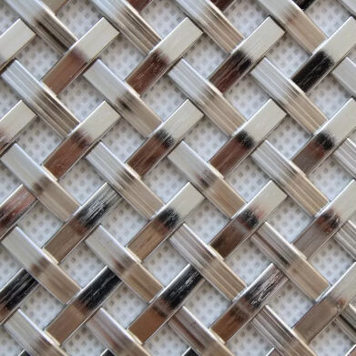 Los paneles de malla tejidos decorativos de la tira del modelo del alambre de la malla metálica arquitectónica pintada oro