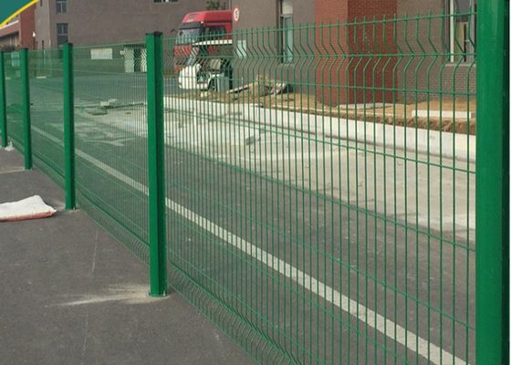 Valla de malla de alambre soldado galvanizado 3D 50x100mm 3.0mm con recubrimiento de polvo