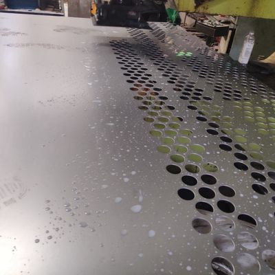 fachadas decorativas de malla de metal perforada de aluminio diseño de agujero personalizado