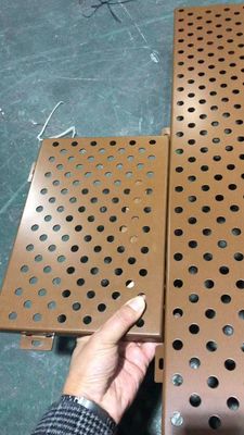 Hoja de metal perforada de aluminio para techos decorativos Negro Verde Dorado