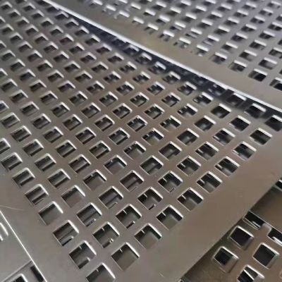 PVDF Decorativo de aluminio de agujero cuadrado de malla metálica perforada para cortina de pared