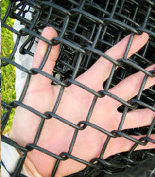 Cercas de enlace de cadena galvanizadas con revestimiento de PVC negro para campos deportivos