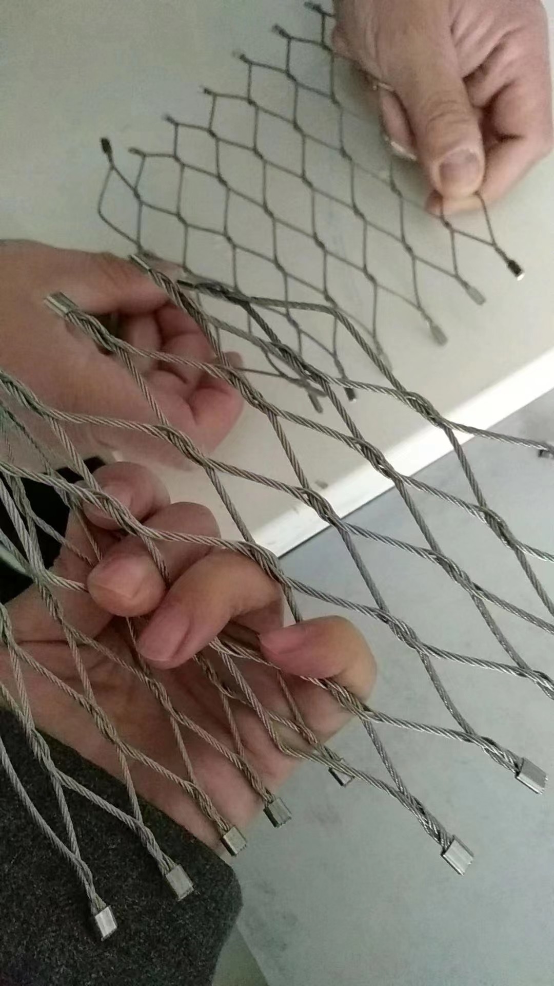 Alambre de cuerda de acero inoxidable de la arquitectura de la escalera Aisi304 316 Mesh For Balcony Railing