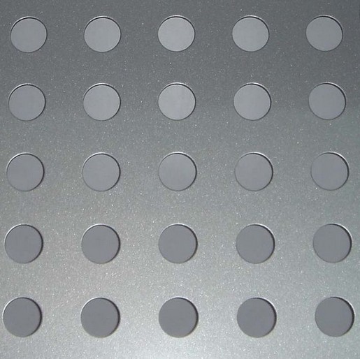 El metal perforado galvanizado sumergido caliente del material de construcción cubre el grueso de 0.5m m