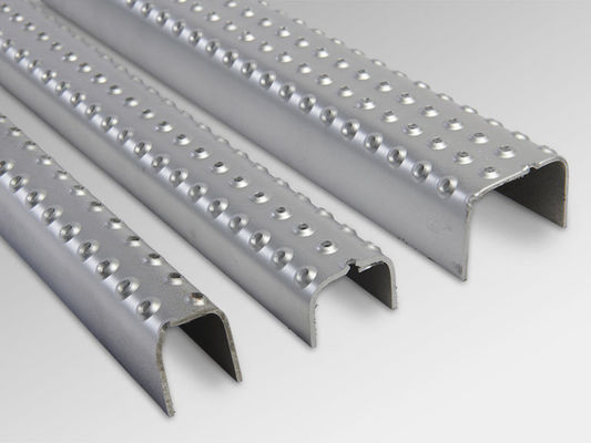 Deslice los peldaños de la escalera del metal del aluminio del grueso de la resistencia 2.5m m galvanizados
