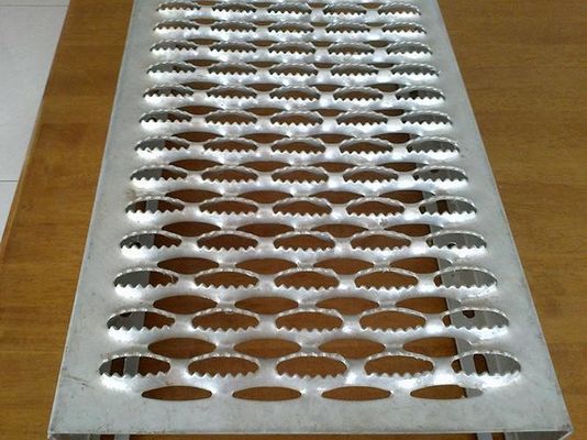 resbalón anti de la reja de la seguridad de los 2-5m Diamond Walkway Channel Grip Span