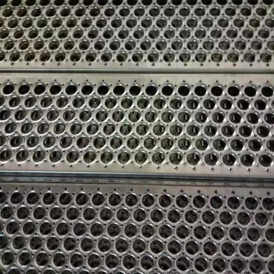 Los agujeros redondos galvanizaron la reja de acero del tablón	Anticorrosión perforada