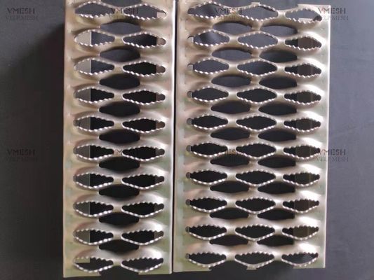 Anchura de plata de alta resistencia de la reja 300m m de Diamond Hole Grip Strut Safety