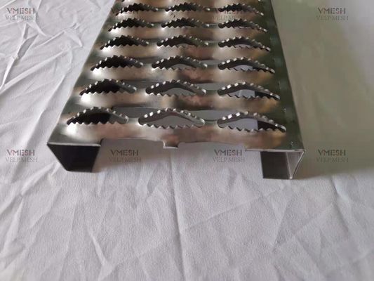 calzada serrada de aluminio del puntal del apretón de la reja del metal de 300m m no que aherrumbra