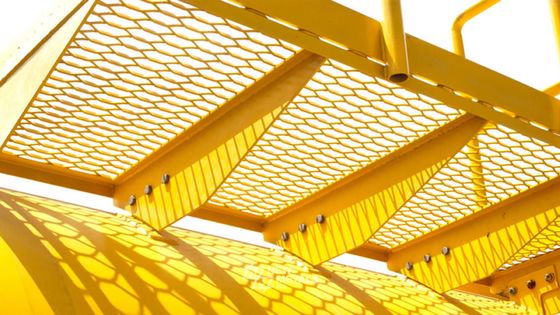 Envasado en caliente galvanizado agujero hexagonal Expandido malla metálica para la malla de pasarela