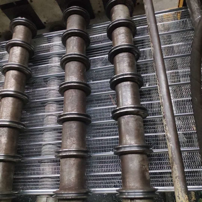 Sistema de encofrado estructural permanente de malla metálica para materiales de construcción