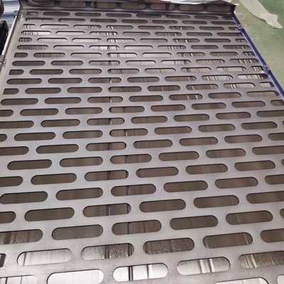Panel de metal perforado arquitectónico con ranuras de aluminio para uso decorativo