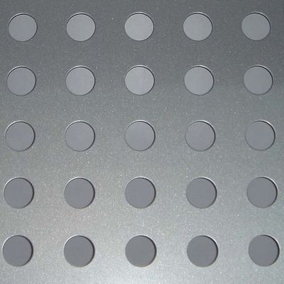 El metal perforado galvanizado sumergido caliente del material de construcción cubre el grueso de 0.5m m