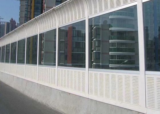 Los paneles 100m m perforados perforados insonoros de la barrera del ruido de la malla metálica 80m m de la carretera