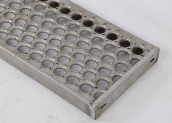 Pasarela de seguridad rejilla de acero 2 narices techo cerrado galvanizado