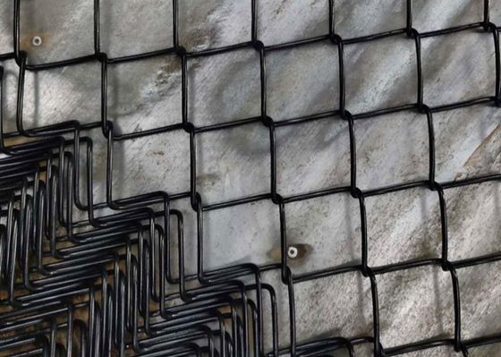 El Pvc cubrió el campo galvanizado negro de Diamond Shape Wire Mesh Sports de la cerca de la alambrada