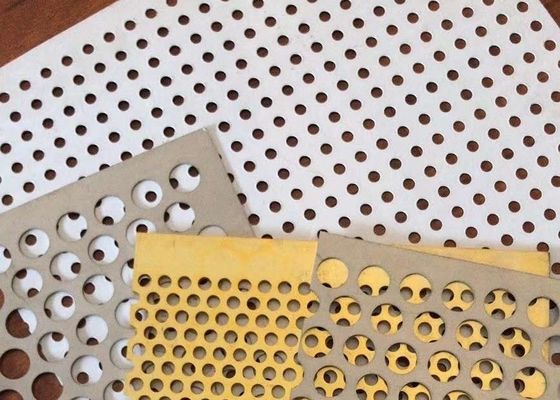 El techo perforado galvanizado eléctrico teja la anodización de la capa de 2x2 PVDF