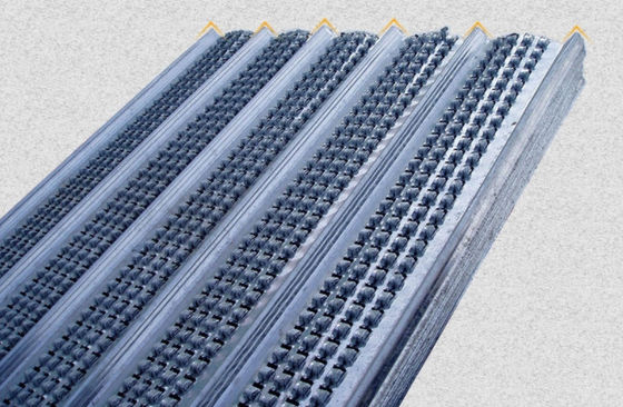 Alambre de acero galvanizado sumergido caliente Mesh Flat Rib Metal Lath del estuco del encofrado los 0.45m